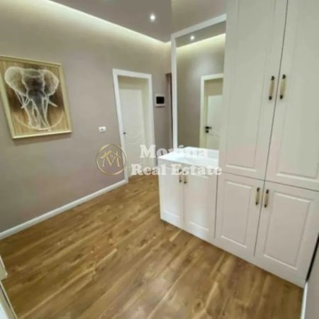Tirane, shitet apartament 1+1 Kati 5, 103 m² 210.000 € (Ali Demi)