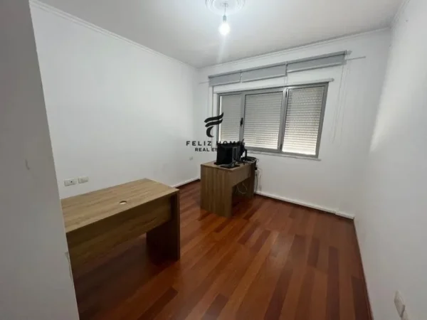 Tirane, jepet me qera zyre Kati 4, 100 m² 600 € (5 MAJI)