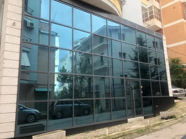 Tirane, jepet me qera zyre Kati 2, 200 m² 1.500 € (Kodra e Diellit)
