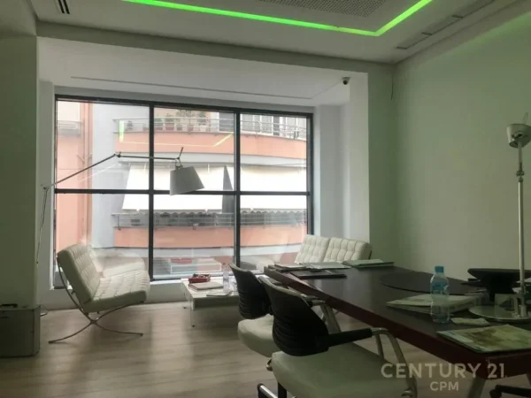 Tirane, jepet me qera zyre Kati 2, 200 m² 1.500 € (Kodra e Diellit)