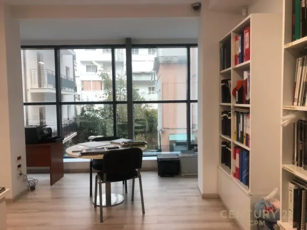 Tirane, jepet me qera zyre Kati 2, 200 m² 1.500 € (Kodra e Diellit)