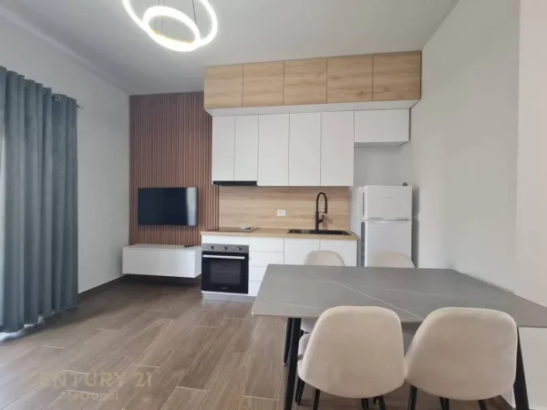 Tirane, jepet me qera apartament 1+1 Kati 2, 65 m² 500 € (Sanatorium)