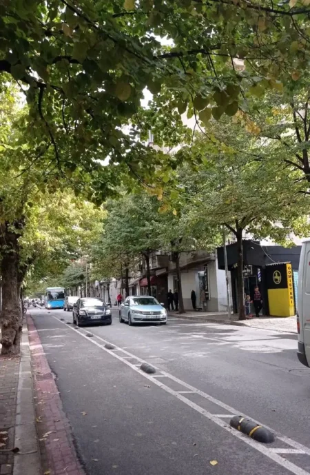 Tirane, shitet dyqan Kati 0, 105 m² 590.000 € (PAZARI I RI)