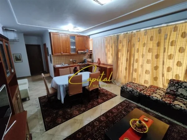 Tirane, jepet me qera apartament 2+1 Kati 3, 90 m² 750 € (RRUGA E KAVAJES)