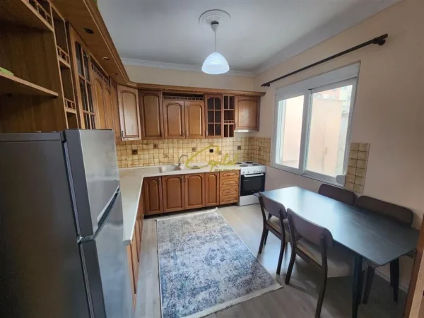 Tirane, jepet me qera apartament 2+1 Kati 2, 80 m² 500 € (ASTIR)