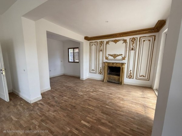 Tirane, jepet me qera Vile Kati 3, 580 m² 1.700 € (Shkolla e Bashkuar)