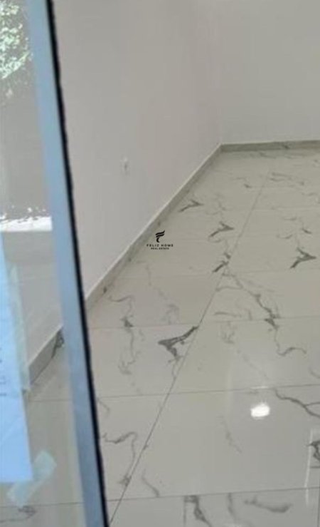 Tirane, jepet me qera dyqan Kati -1, 15 m² 350 € 