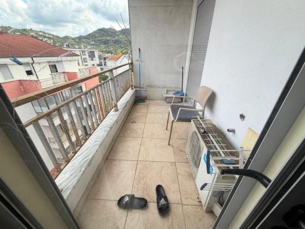 Tirane, jepet me qera 1+1 Kati 3, 450 €