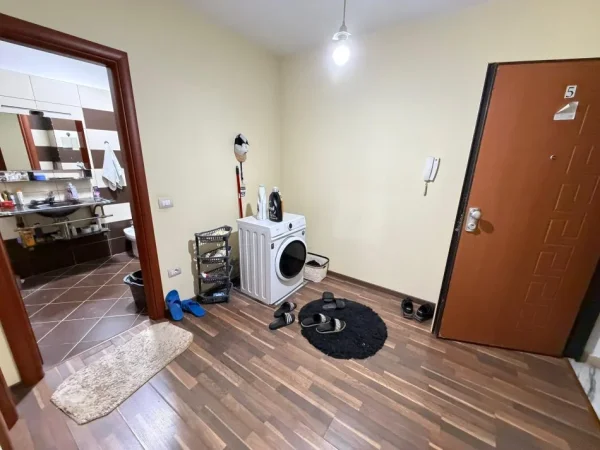 Tirane, jepet me qera 1+1 Kati 3, 450 €