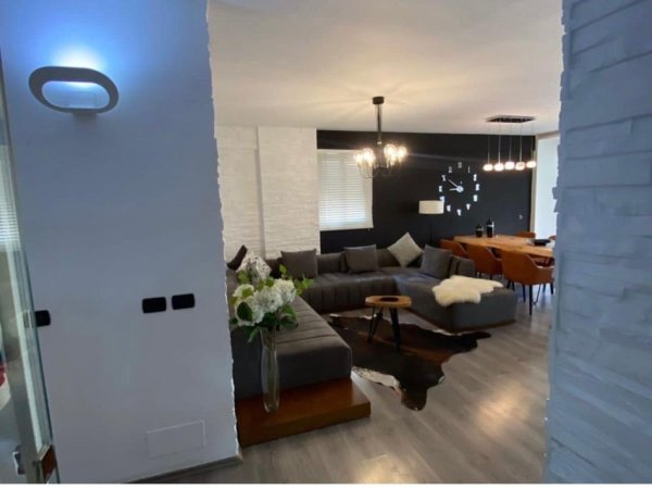 Tirane, jepet me qera apartament 2+1+Ballkon Kati 6, 120 m² 950 € (Tish Daia)