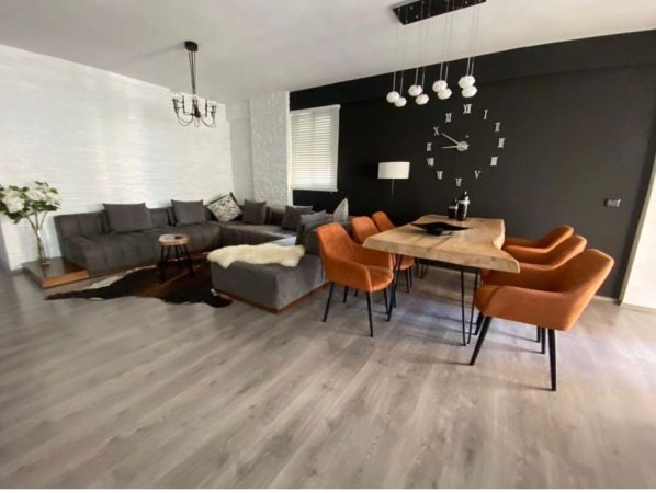 Tirane, jepet me qera apartament 2+1+Ballkon Kati 6, 120 m² 950 € (Tish Daia)