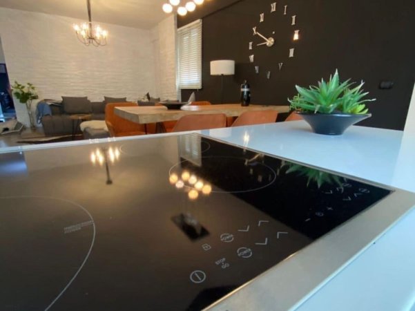 Tirane, jepet me qera apartament 2+1+Ballkon Kati 6, 120 m² 950 € (Tish Daia)