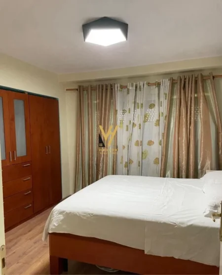 Tirane, jepet me qera apartament 1+1+Ballkon Kati 5, 70 m² 620 € (QENDER)