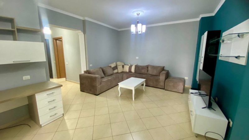 Tirane, jepet me qera apartament 1+1+Ballkon Kati 7, 70 m² 550 € 