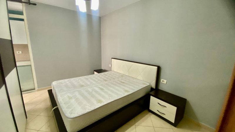 Tirane, jepet me qera apartament 1+1+Ballkon Kati 7, 70 m² 550 € 