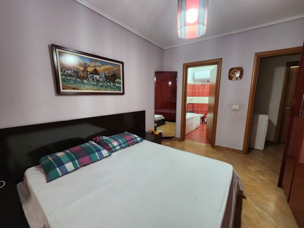 Tirane, jepet me qera apartament 2+1+Ballkon Kati 1, 110 m² 450 € 