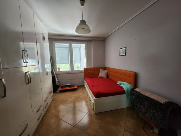 Tirane, jepet me qera apartament 2+1+Ballkon Kati 1, 110 m² 450 € 