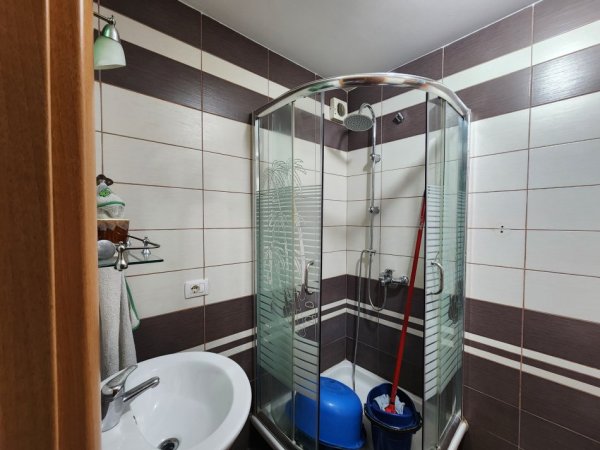 Tirane, jepet me qera apartament 2+1+Ballkon Kati 1, 110 m² 450 € 