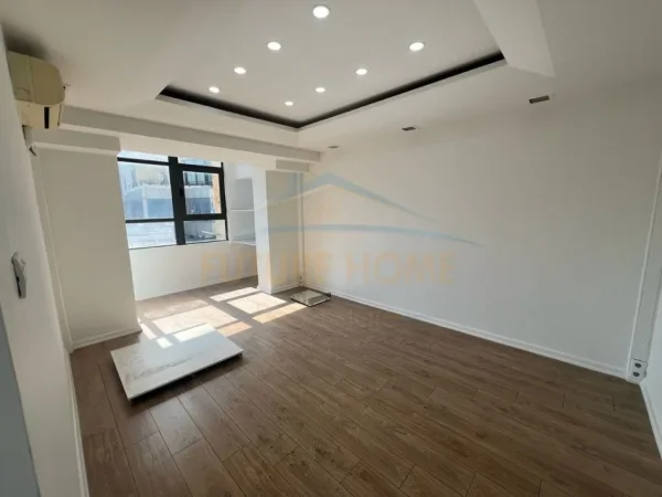 Tirane, jepet me qera ambjent biznesi Kati 1, 119 m² 1.500 € (BULEVARDI ZOGU 1)