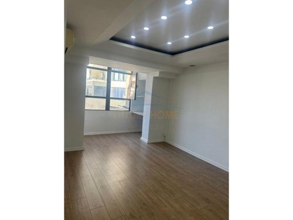 Tirane, jepet me qera ambjent biznesi Kati 1, 119 m² 1.500 € (BULEVARDI ZOGU 1)