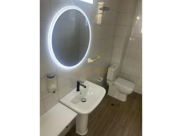 Tirane, jepet me qera ambjent biznesi Kati 1, 119 m² 1.500 € (BULEVARDI ZOGU 1)