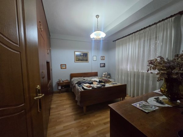 Tirane, jepet me qera apartament 2+1+Ballkon Kati 3, 90 m² 550 € 