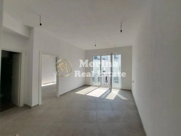 Tirane, jepet me qera apartament 1+1 Kati 3, 70 m² 350 € (Rruga 5 Maj)