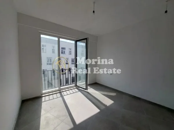 Tirane, jepet me qera apartament 1+1 Kati 3, 70 m² 350 € (Rruga 5 Maj)