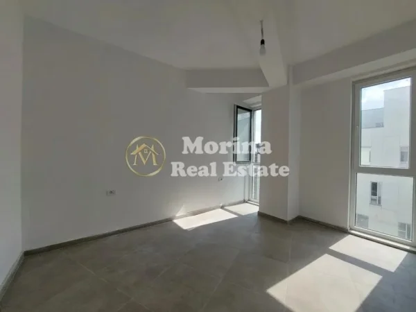 Tirane, jepet me qera apartament 1+1 Kati 3, 70 m² 350 € (Rruga 5 Maj)