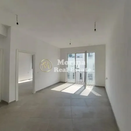 Tirane, jepet me qera apartament 1+1 Kati 3, 70 m² 350 € (Rruga 5 Maj)