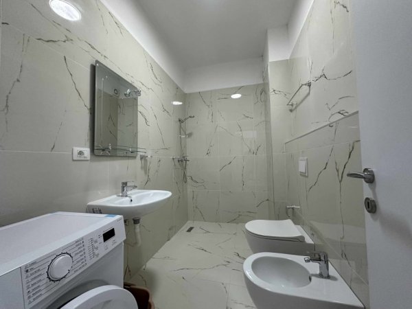 Tirane, jepet me qera apartament 1+1 Kati 3, 64 m² 420 €