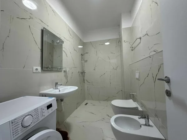 Tirane, jepet me qera apartament 1+1 Kati 3, 64 m² 420 €