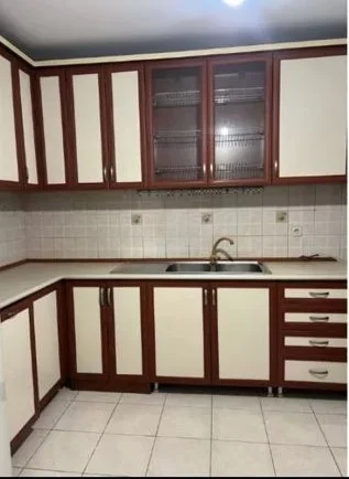 Tirane, jepet me qera apartament 2+1 Kati 1, 90 m² 500 € (Laprake)