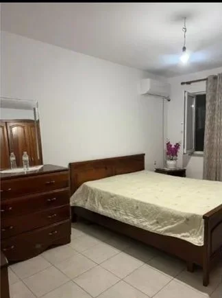 Tirane, jepet me qera apartament 2+1 Kati 1, 90 m² 500 € (Laprake)