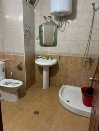 Tirane, jepet me qera apartament 2+1 Kati 1, 90 m² 500 € (Laprake)