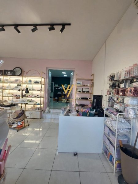 Tirane, jepet me qera dyqan Kati 0, 60 m² 500 € (MOZAIKU I TIRANES)