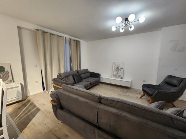 Tirane, jepet me qera apartament 3+1+Ballkon Kati 6, 1.000 € 