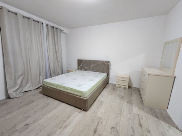Tirane, jepet me qera apartament 3+1+Ballkon Kati 6, 1.000 € 
