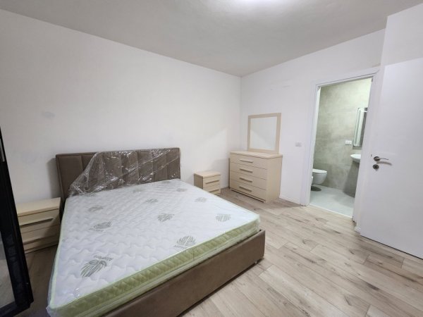 Tirane, jepet me qera apartament 3+1+Ballkon Kati 6, 1.000 € 