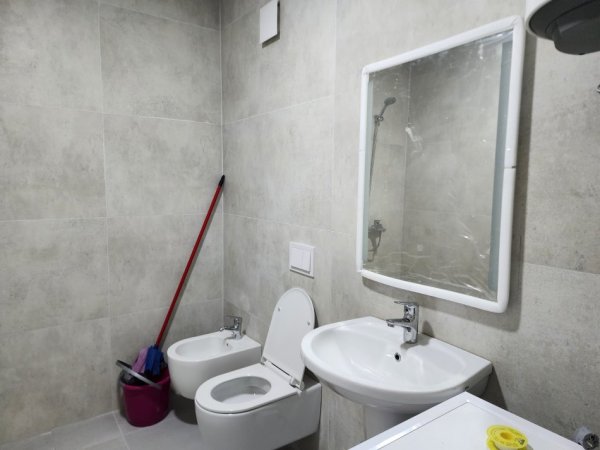 Tirane, jepet me qera apartament 3+1+Ballkon Kati 6, 1.000 € 