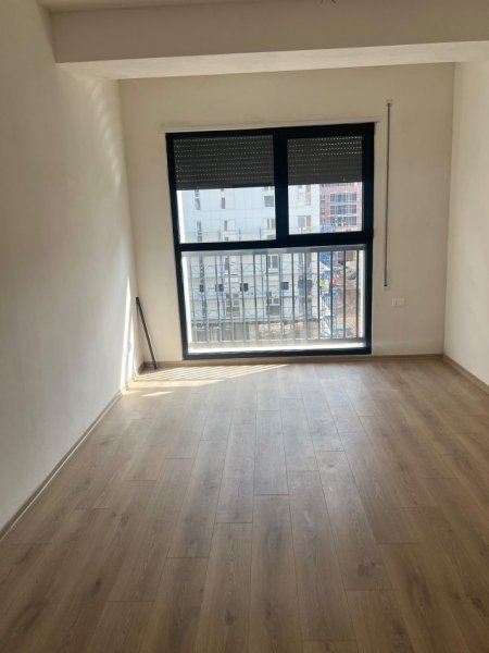Tirane, jepet me qera zyre Kati 3, 116 m² 800 € (JORDAN MISJA)