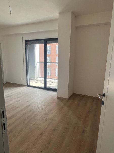 Tirane, jepet me qera zyre Kati 3, 116 m² 800 € (JORDAN MISJA)
