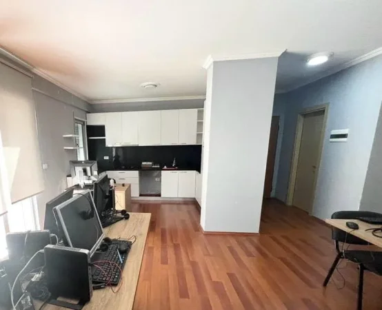 Tirane, jepet me qera apartament 3+1+Ballkon Kati 4, 130 m² 900 € (concord center)