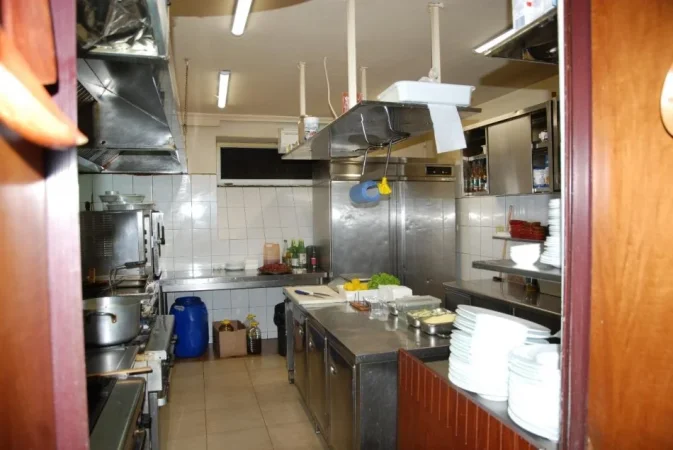 Tirane, shitet biznesi Restorant "Fish House", Cmimi 60000 Euro