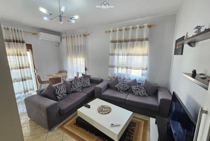Tirane, jepet me qera apartament 2+1+Ballkon Kati 5, 90 m² 650 € (21 Dhjetori)