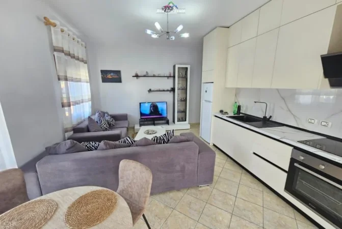 Tirane, jepet me qera apartament 2+1+Ballkon Kati 5, 90 m² 650 € (21 Dhjetori)