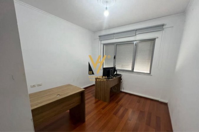 Tirane, jepet me qera zyre Kati 4, 130 m² 950 € (5 MAJI)