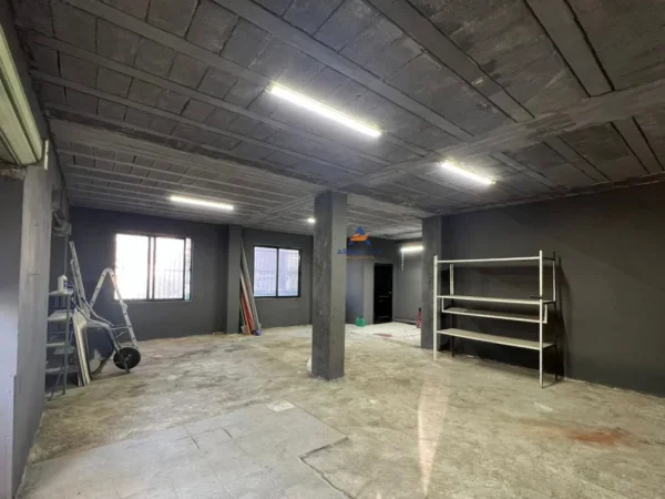 Tirane, jepet me qera magazine Kati 0, 120 m² 900 € (RRUGA TURHAN PASHË PËRMETI, LAPRAKE)