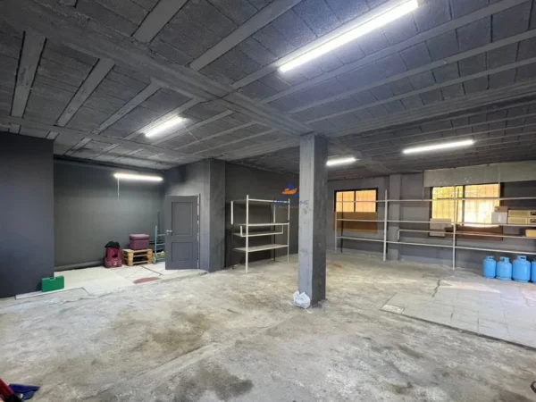 Tirane, jepet me qera magazine Kati 0, 120 m² 900 € (RRUGA TURHAN PASHË PËRMETI, LAPRAKE)