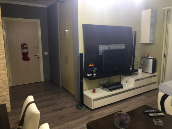 Tirane, shitet apartament 2+1+Ballkon Kati 1, 83 m² (TE PALLATET CABEJ, MISTO MAME)